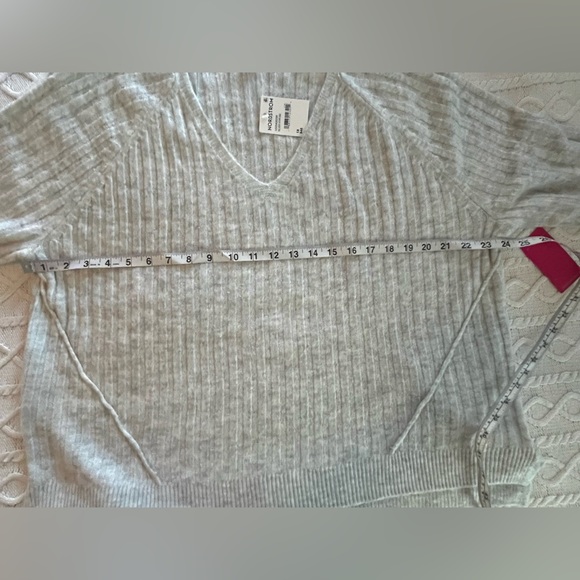 New! Brand new! Vince Camuto Cozy Gray Ribbed V-Neck Sweater - Picture 11 of 15